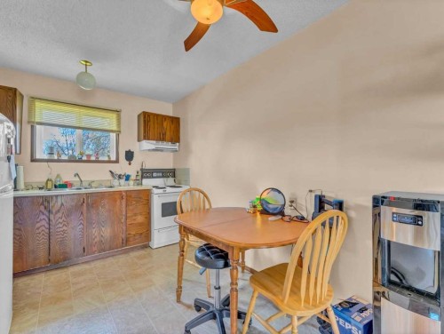 437 3 Avenue, Bassano, AB - Indoor Photo Showing Kitchen With Double Sink