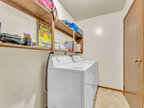 437 3 Avenue, Bassano, AB - Indoor Photo Showing Laundry Room