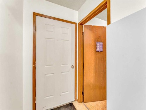 437 3 Avenue, Bassano, AB - Indoor Photo Showing Other Room