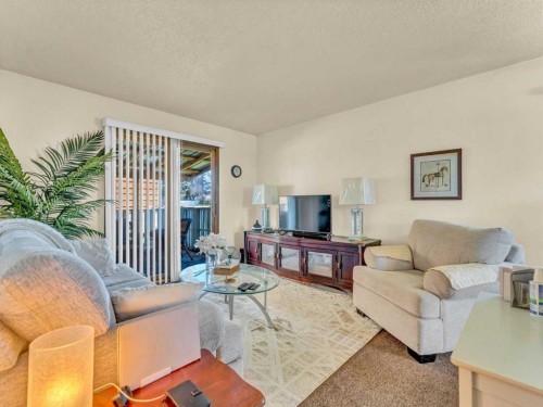 437 3 Avenue, Bassano, AB - Indoor Photo Showing Living Room