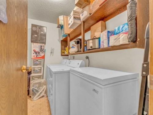 437 3 Avenue, Bassano, AB - Indoor Photo Showing Laundry Room
