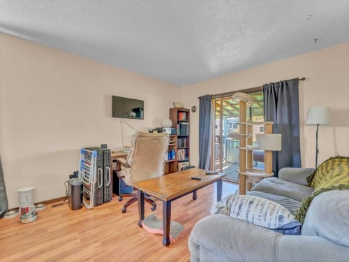 437 3 Avenue, Bassano, AB - Indoor Photo Showing Living Room