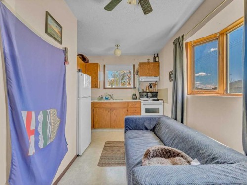 437 3 Avenue, Bassano, AB - Indoor