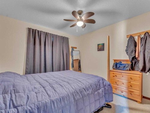 437 3 Avenue, Bassano, AB - Indoor Photo Showing Bedroom