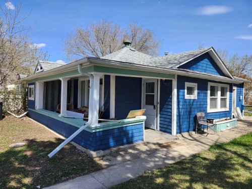 148 3 Street WEST Drumheller, AB T0J 0Y3