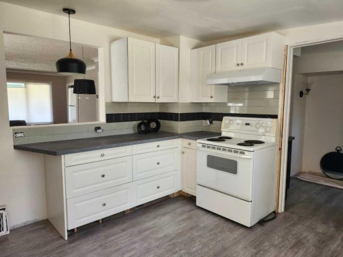 148 3 Street West, Drumheller, AB - Indoor Photo Showing Kitchen