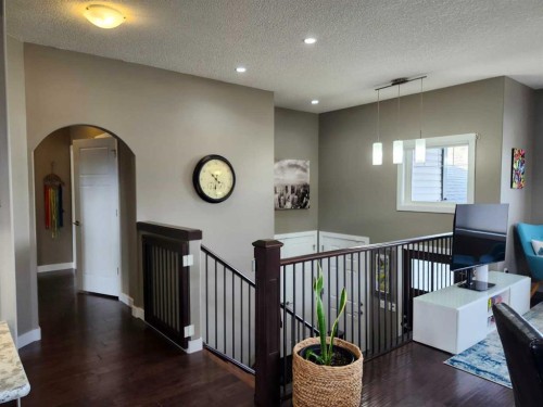 102 9 Street, Drumheller, AB - Indoor Photo Showing Other Room