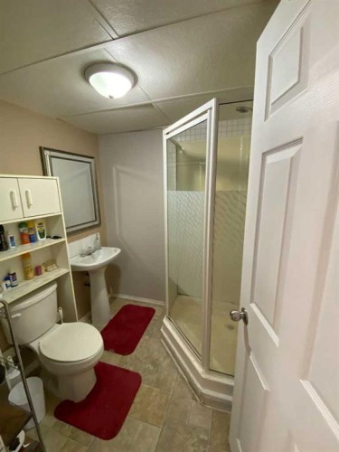 23 Pine Avenue West, Brooks, AB - Indoor Photo Showing Bathroom
