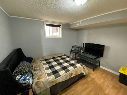 23 Pine Avenue West, Brooks, AB - Indoor Photo Showing Bedroom