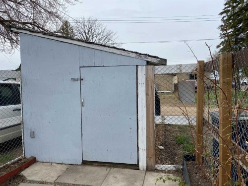 23 Pine Avenue West, Brooks, AB - Outdoor