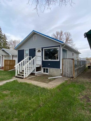 23 Pine Avenue West, Brooks, AB - Outdoor
