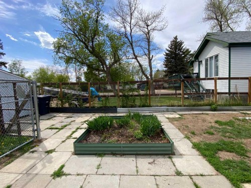 23 Pine Avenue West, Brooks, AB - Outdoor
