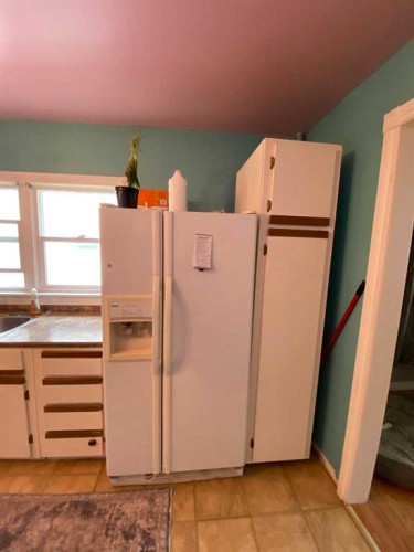 23 Pine Avenue West, Brooks, AB - Indoor