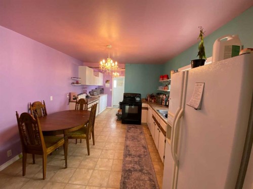23 Pine Avenue West, Brooks, AB - Indoor Photo Showing Dining Room