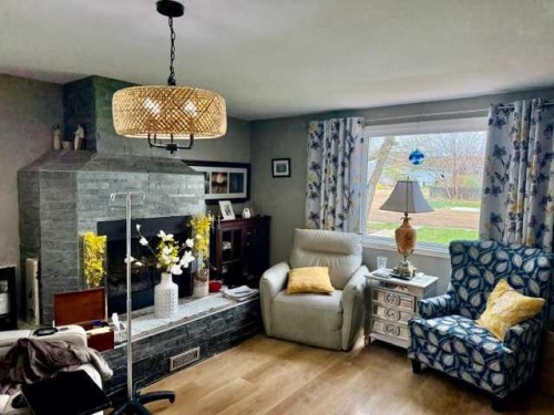 148 4 Street, Drumheller, AB - Indoor