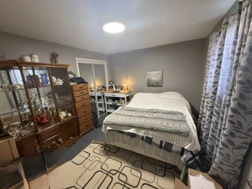 148 4 Street, Drumheller, AB - Indoor Photo Showing Bedroom