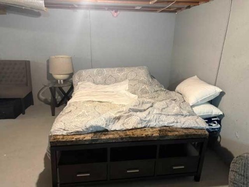 148 4 Street, Drumheller, AB - Indoor Photo Showing Basement