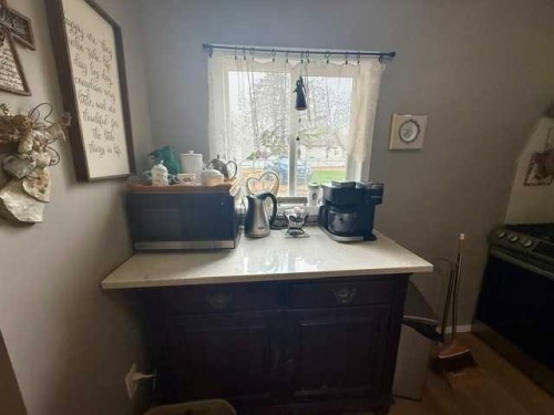 148 4 Street, Drumheller, AB - Indoor