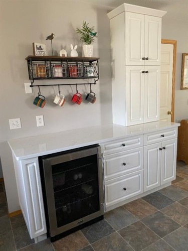 110 5Th Avenue East, Hanna, AB - Indoor Photo Showing Other Room