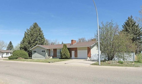 160 Ingram Park Drive, Brooks, AB - Outdoor With Facade