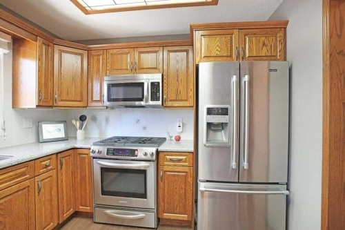 160 Ingram Park Drive, Brooks, AB - Indoor Photo Showing Kitchen