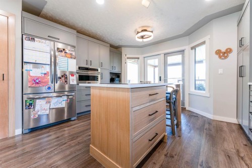 115 9 Street, Drumheller, AB - Indoor Photo Showing Kitchen