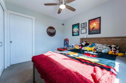 115 9 Street, Drumheller, AB - Indoor Photo Showing Bedroom