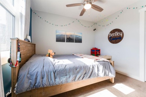 115 9 Street, Drumheller, AB - Indoor Photo Showing Bedroom