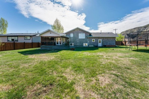115 9 Street, Drumheller, AB - Outdoor