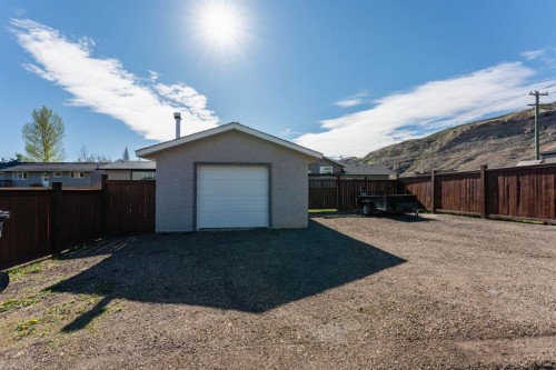 115 9 Street, Drumheller, AB - Outdoor