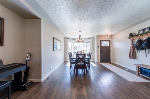 115 9 Street, Drumheller, AB - Indoor Photo Showing Dining Room