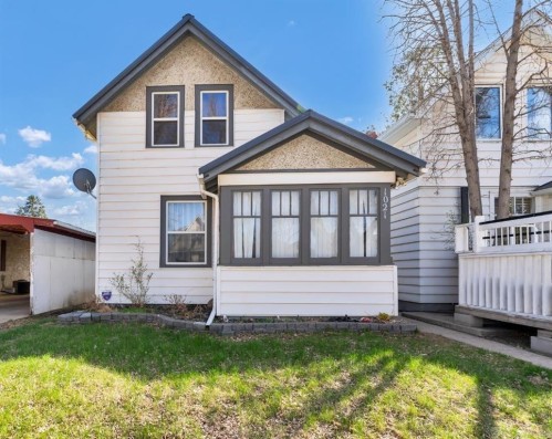 1021 Balmoral Street  Medicine Hat, AB T1A 0X3