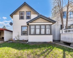 1021 Balmoral Street Medicine Hat, AB T1A 0X3