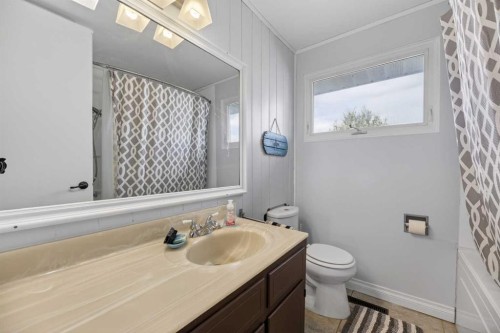 Highway 791, Rural Mountain View County, AB - Indoor Photo Showing Bathroom