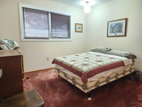 31 Larch Avenue, Drumheller, AB - Indoor Photo Showing Bedroom