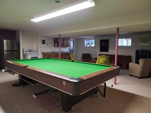 31 Larch Avenue, Drumheller, AB - Indoor Photo Showing Other Room
