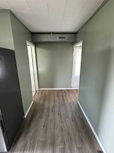 320 Railway Avenue West, Hanna, AB - Indoor Photo Showing Other Room