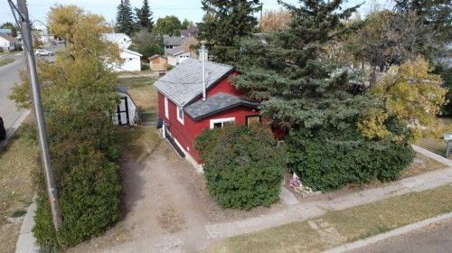 320 Railway Avenue West, Hanna, AB - Outdoor