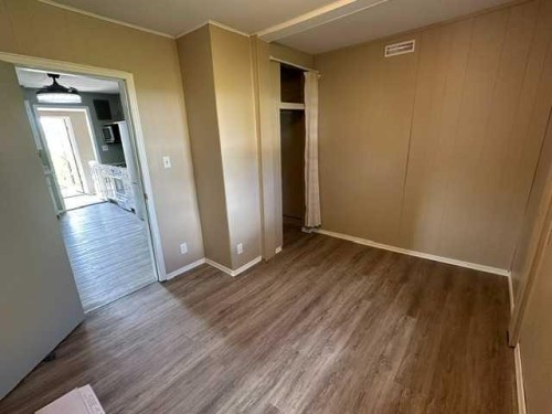 320 Railway Avenue West, Hanna, AB - Indoor Photo Showing Other Room