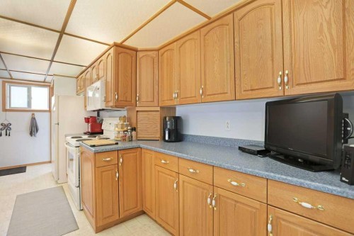 65 Eastbrook Drive, Brooks, AB - Indoor Photo Showing Kitchen