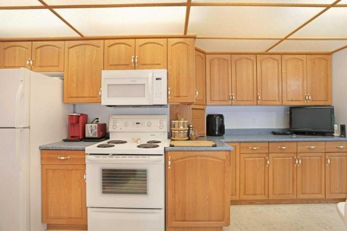 65 Eastbrook Drive, Brooks, AB - Indoor Photo Showing Kitchen