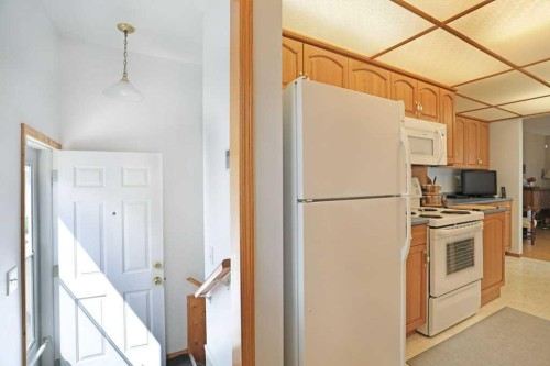 65 Eastbrook Drive, Brooks, AB - Indoor Photo Showing Kitchen