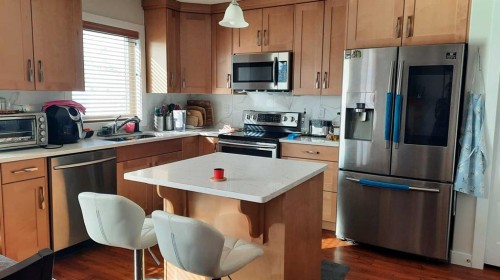 153 10 Avenue, Drumheller, AB - Indoor Photo Showing Kitchen
