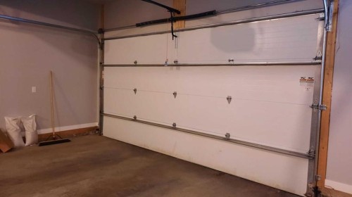 153 10 Avenue, Drumheller, AB - Indoor Photo Showing Garage