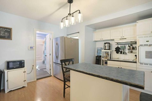 320 3 Street West, Brooks, AB - Indoor Photo Showing Kitchen