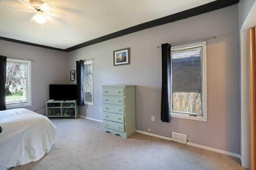 320 3 Street West, Brooks, AB - Indoor Photo Showing Bedroom