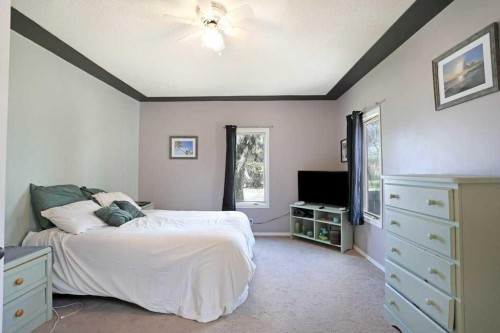 320 3 Street West, Brooks, AB - Indoor Photo Showing Bedroom