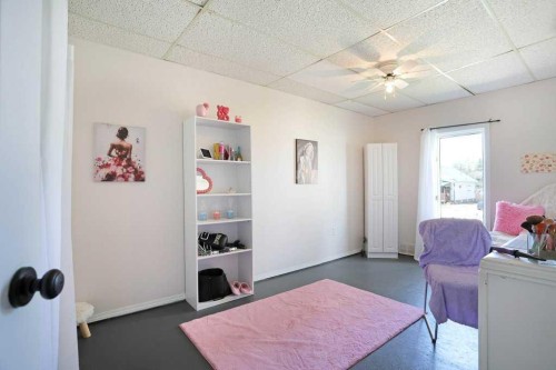320 3 Street West, Brooks, AB - Indoor