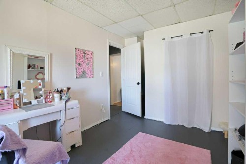 320 3 Street West, Brooks, AB - Indoor Photo Showing Bedroom