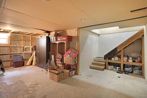 320 3 Street West, Brooks, AB - Indoor